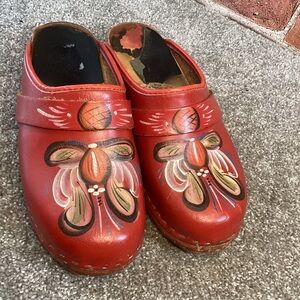 Nils Olsson Hand Painted Children’s clogs size 3.5